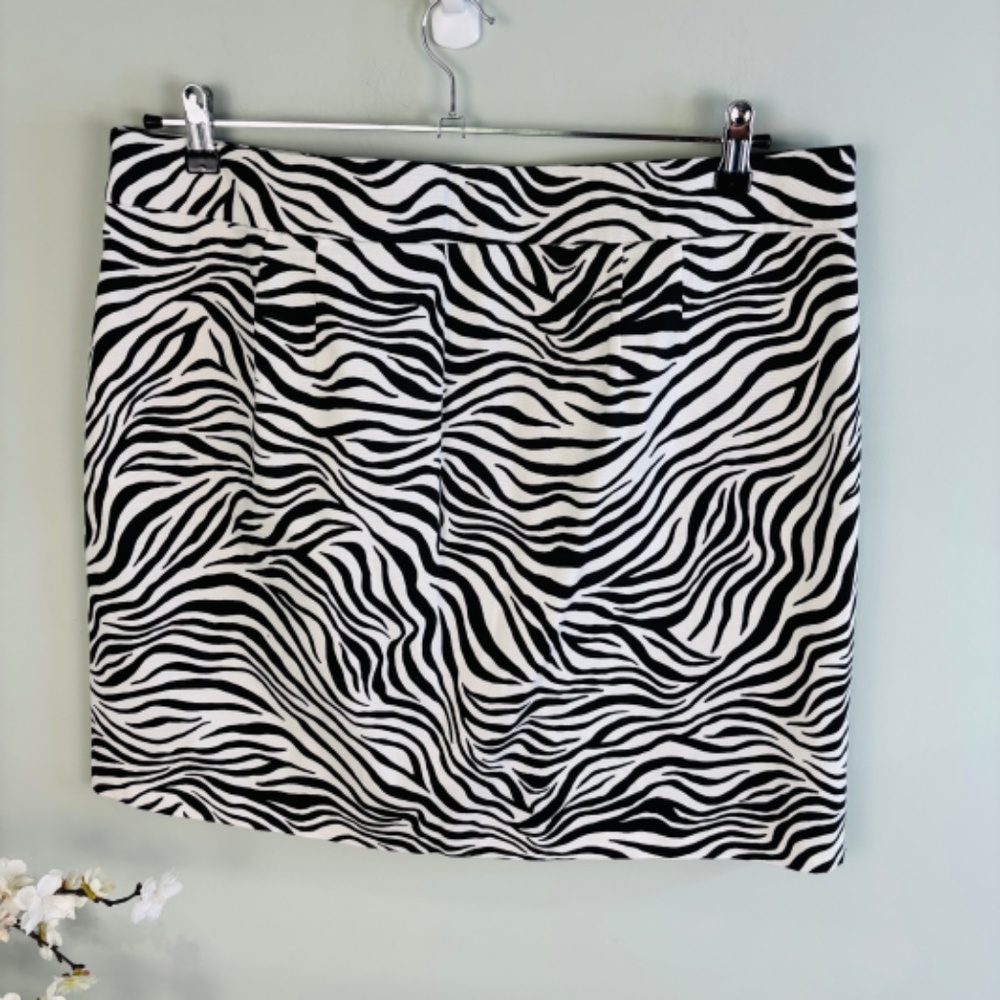Talbots Button Front Allover Zebra Canvas Skirt S… - image 5